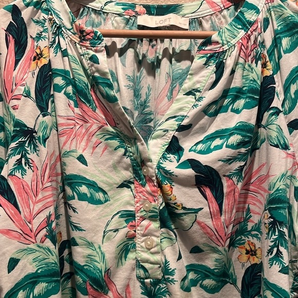 Ann Taylor LOFT Women’s Tropical v neck shirt Size Petite Large - Picture 4 of 8